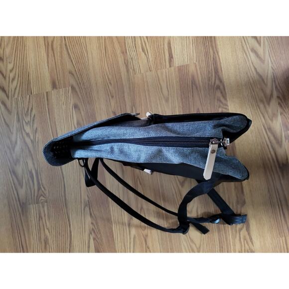 Petunia Pickle Bottom Boxy Backpack Diaper Bag *BROKEN STRAP* - Picture 3 of 8